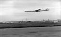 1966 Avion en approche finale à Orly